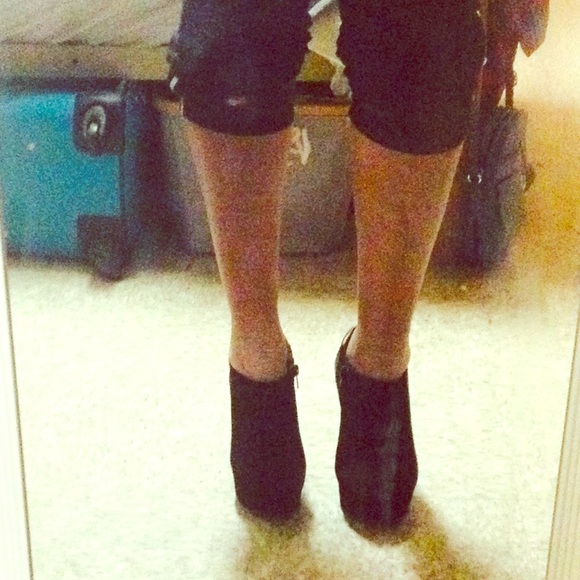 Super cute Mango ankle boots!