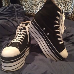 Platform sneakers