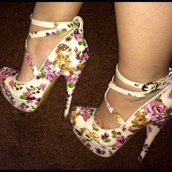 🎀Gorgeous heels - Picture 2 of 2
