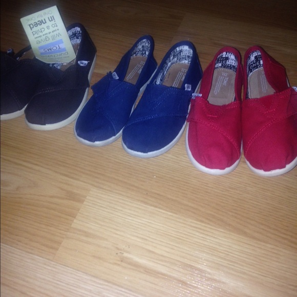 Kids toms size 11
