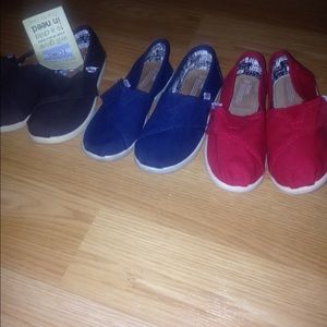 Kids toms size 11