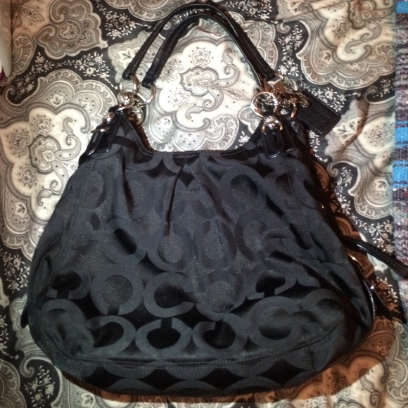 Coach purse black /eggplant  3 compartments