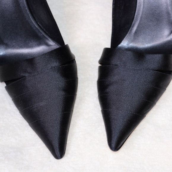 🎁Sold🎁 Gucci Black Satin Stilettos 9.5 Authentic - Picture 3 of 4
