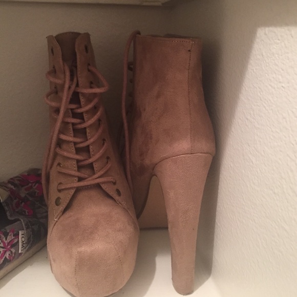 Brown ankle boots and blue northface