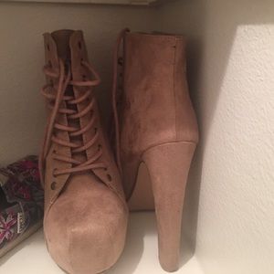 Brown ankle boots and blue northface