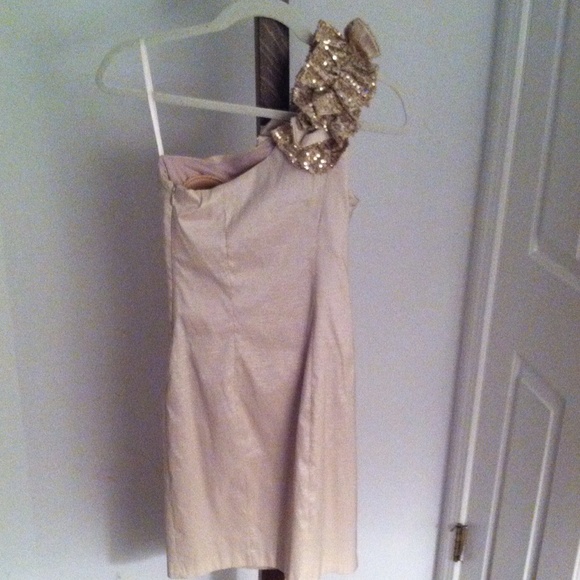 Dress - Picture 3 of 3