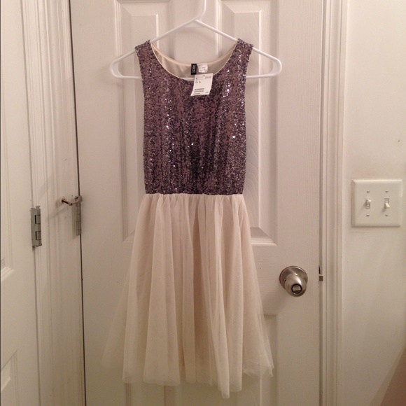 Dress - Picture 2 of 4