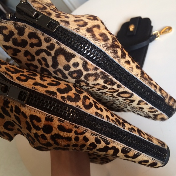 • SOLD • Pony Hair Leopard Wedge Sandals 😎 - Picture 3 of 4