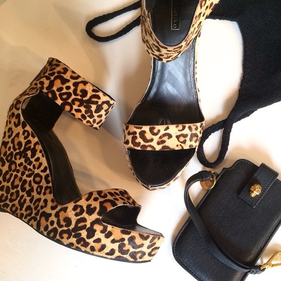 • SOLD • Pony Hair Leopard Wedge Sandals 😎 - Picture 2 of 4