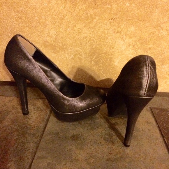 Shoes - Picture 2 of 2