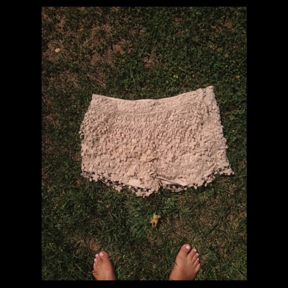 Lace flower shorts NWOT