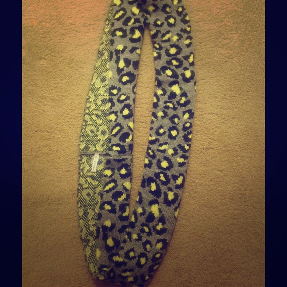 4HOUR SALE 25% OFF AÉROPOSTALE leopard scarf