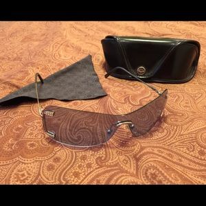 Salvatore Ferragamo Sunglasses W / Case