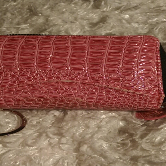 A zip around wallet - Picture 1 of 3