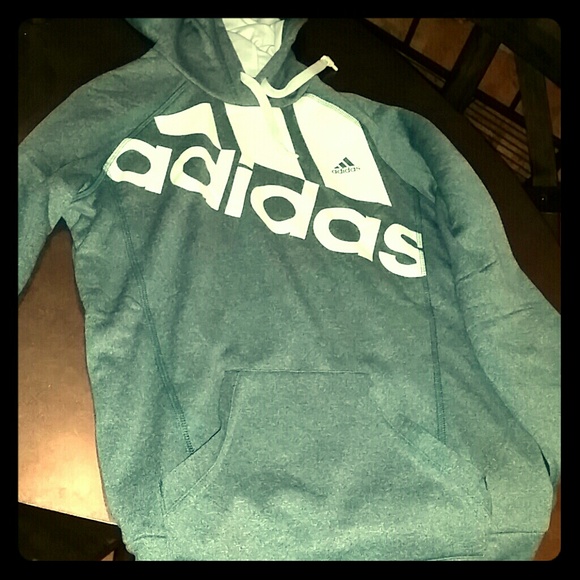 Adidas go-to hooded sweatshirt med