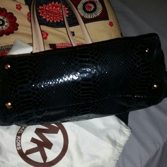 Michael Kors Snake skin purse - Picture 3 of 4