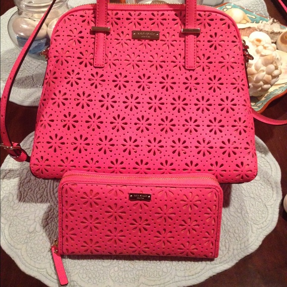 🚫SOLD🚫Kate spade Maise coral and wallet set