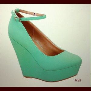 Mint wedges with platform, size 6.5