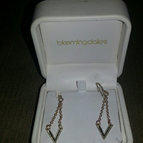 Gold earrings with v design and black accent