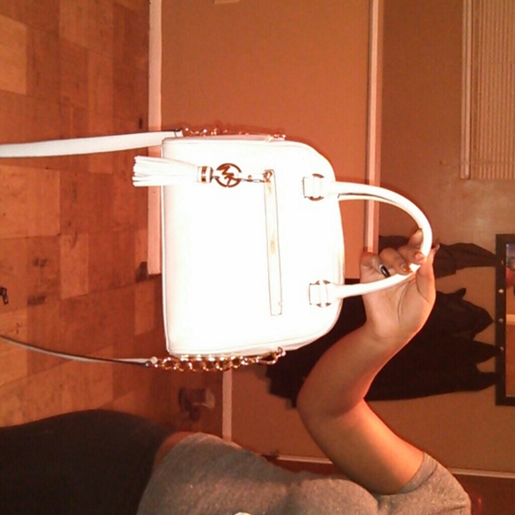 **Sold**Authentic Mk medium Knox tassel Reg $200