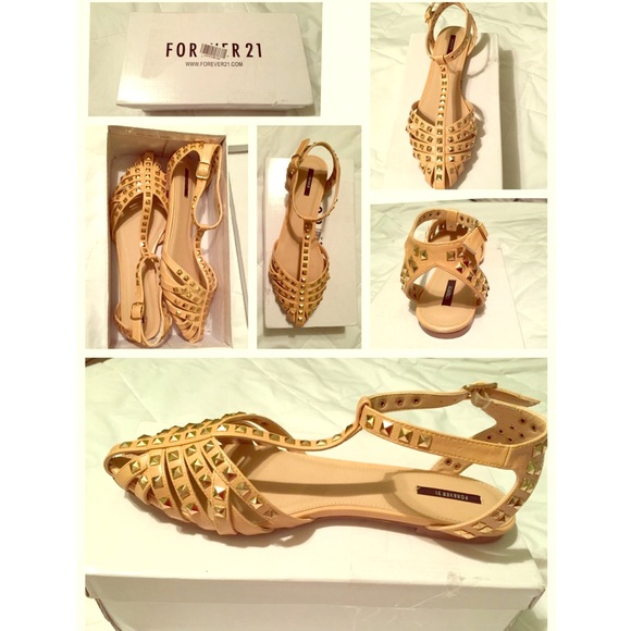 Tan sandal with Gold details.