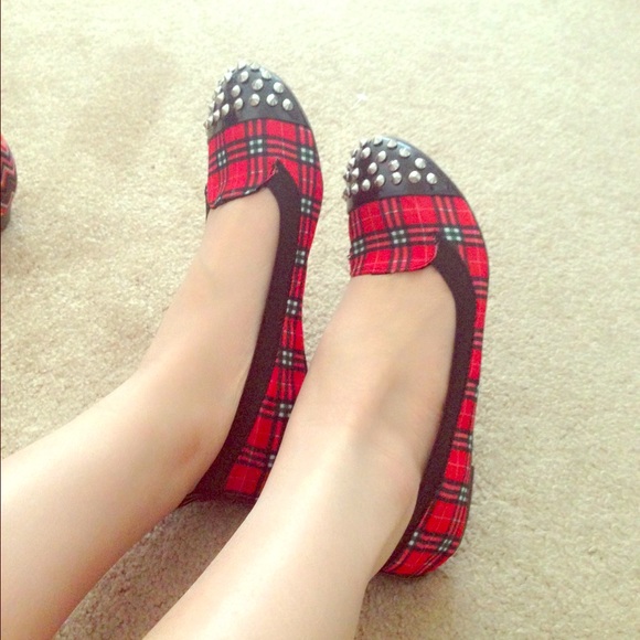Clearance 💕Report Flat in Red and Black💕