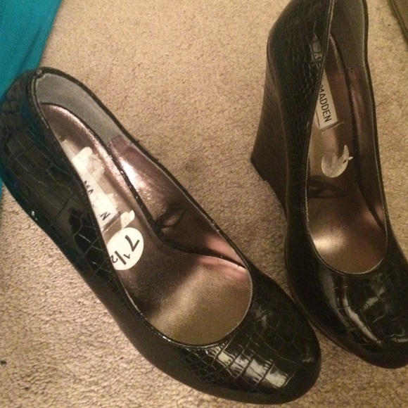 Steve Madden faux black snake skin wedges