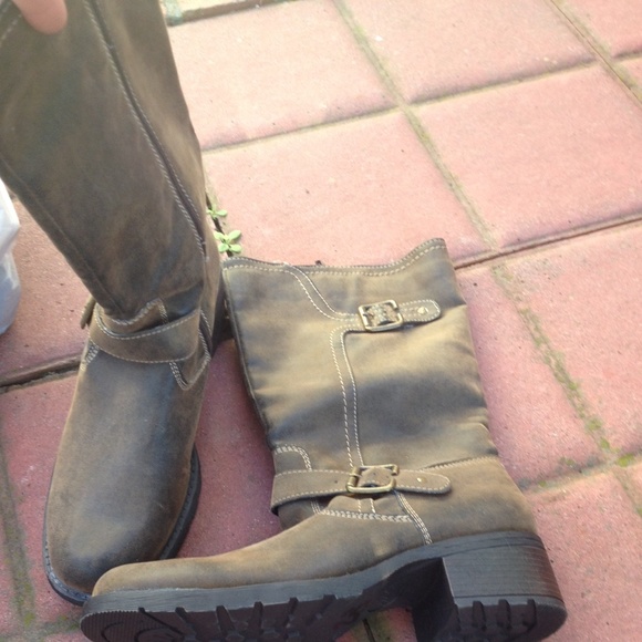 Brn boots