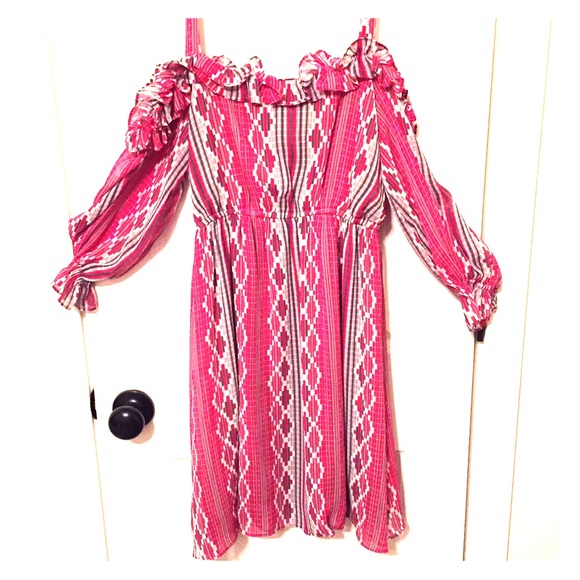 Red dress: geometric pattern