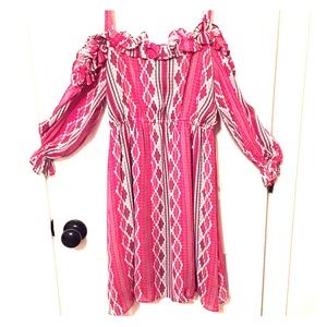 Red dress: geometric pattern