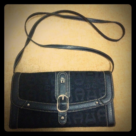 🎯REDUCED Etienne Aigner Black cross body/clutch