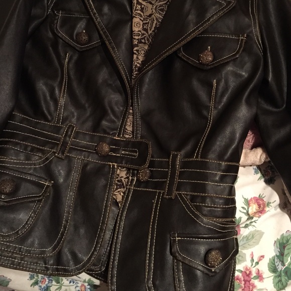 Cutest brown leather jacket❤️