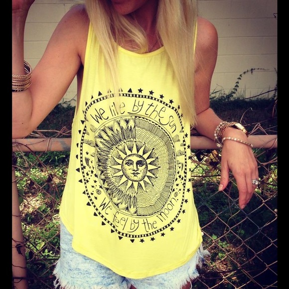 LIVE BY THE SUN! Cute top new with tags! - Picture 1 of 3