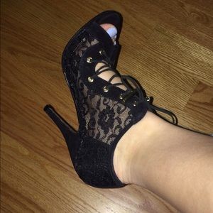 VICTORIA SECRET  BLACK HEELS