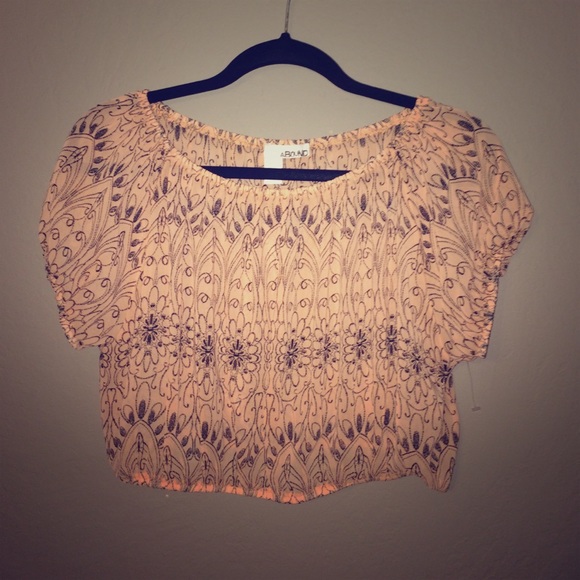 NWOT- Abound cropped top