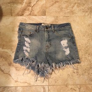 Destroyed high-waisted shorts