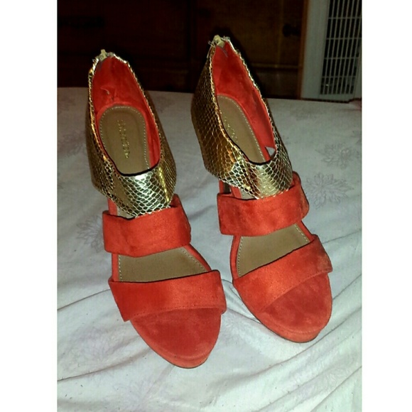 NEW Orange n Gold heels