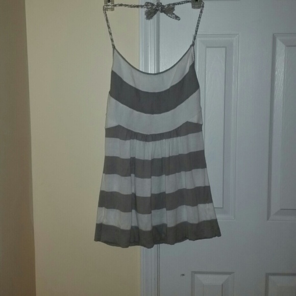 SOLD Gap halter style top. Gray and white sz L - Picture 4 of 4