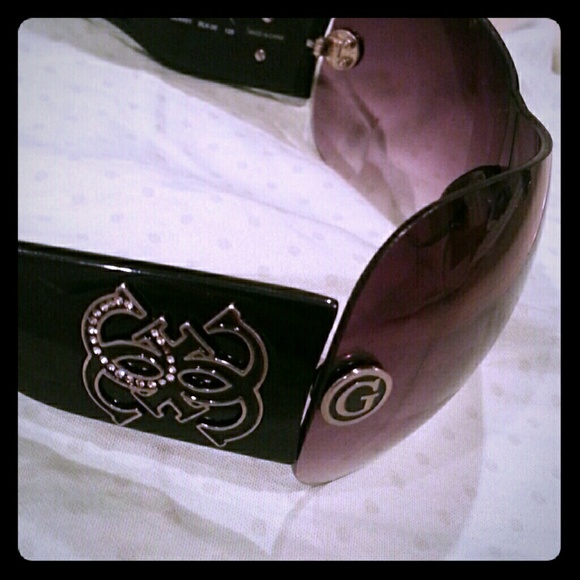 GUESS BY MARCIANO SUNGLASSES