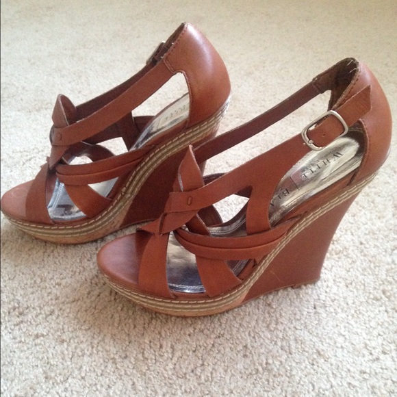 ❌SOLD❌🎉SALE🎉White House Black Market Wedges