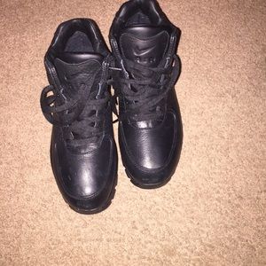 Nike boots only worn once by my 7 year old