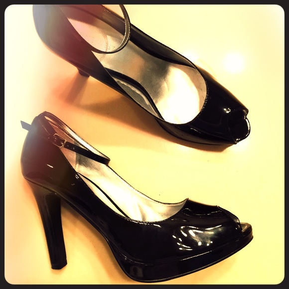 Nine West Black Patent Betty Jane Pumps