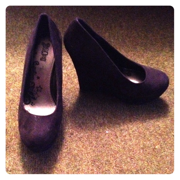 Size 7 and a half Brash Velvet Pumps