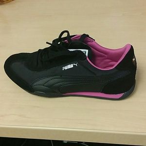 Women's Puma sneakers