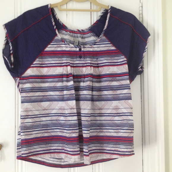Urban Outfitters Blue & Red Geometric Pattern Tee
