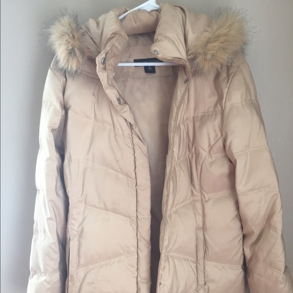 Comfy New York and Company gold puffer jacket