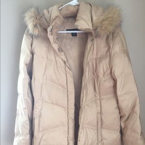 Comfy New York and Company gold puffer jacket