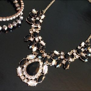 Never worn! Statement necklace