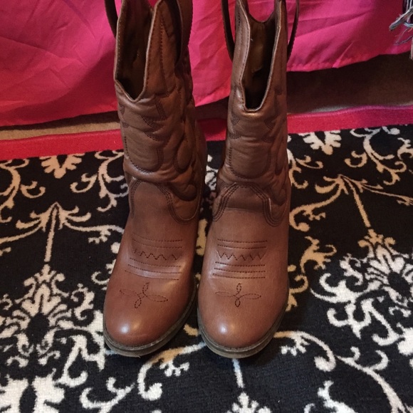 Forever 21 Cowboy boots!👢 Size 8, only wore once! - Picture 2 of 3