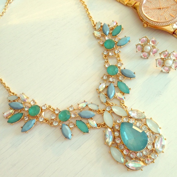 Never worn! Statement necklace